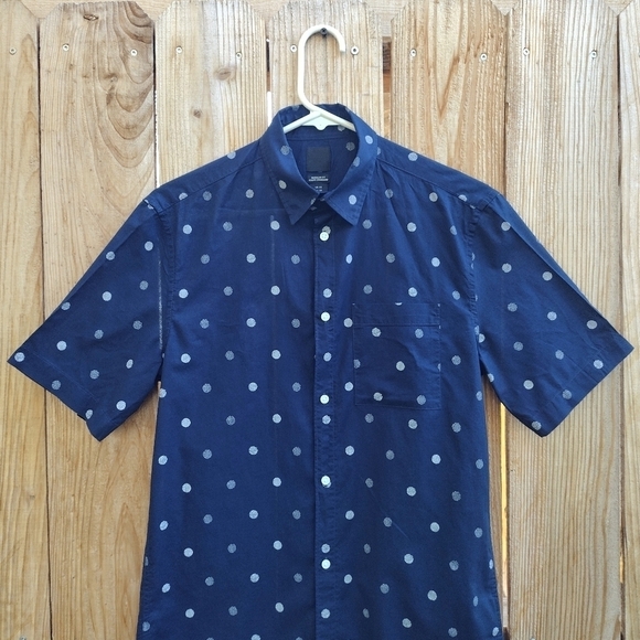 H&M - Dotted Short Sleeve Button Down Shirt - Picture 2 of 16